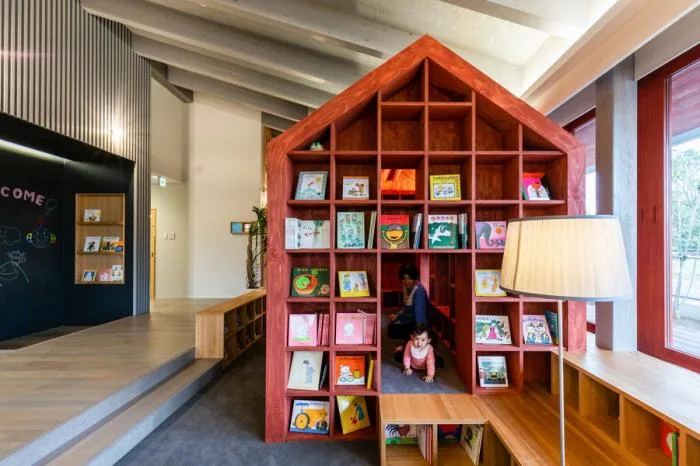 BIM architecture | KNO daycare center, book forest under the eaves/Hibino design+Youji no Shiro