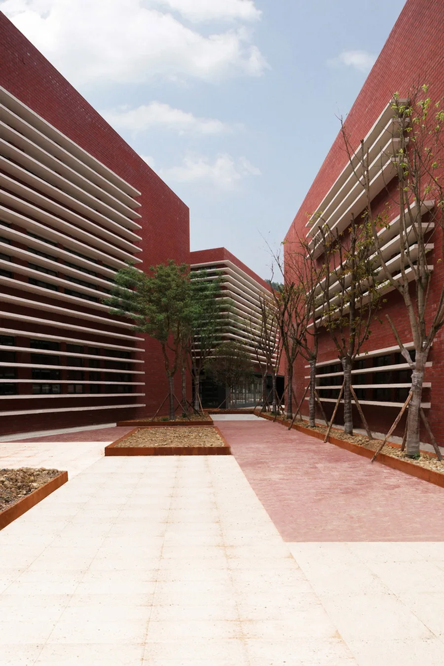 BIM Architecture | Qiannan Mountain Fire and Emergency Rescue Training Center/West Line Studio