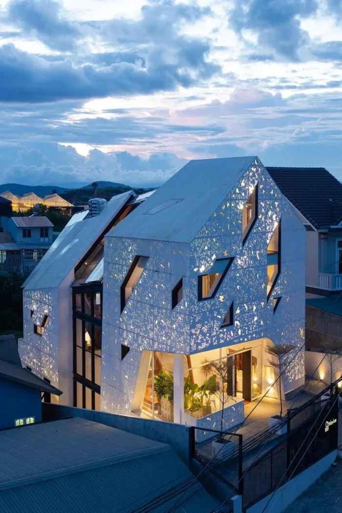 BIM Architecture | Starry Stars, Giant Lanterns at Night/Le House