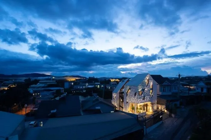 BIM Architecture | Starry Stars, Giant Lanterns at Night/Le House