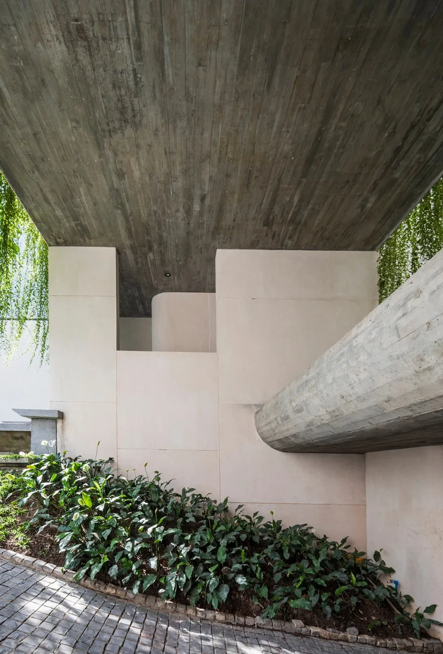 BIM Architecture | Tan Dinh Residence in Vietnam, simply living on the "bridge"/MIA Design Studio