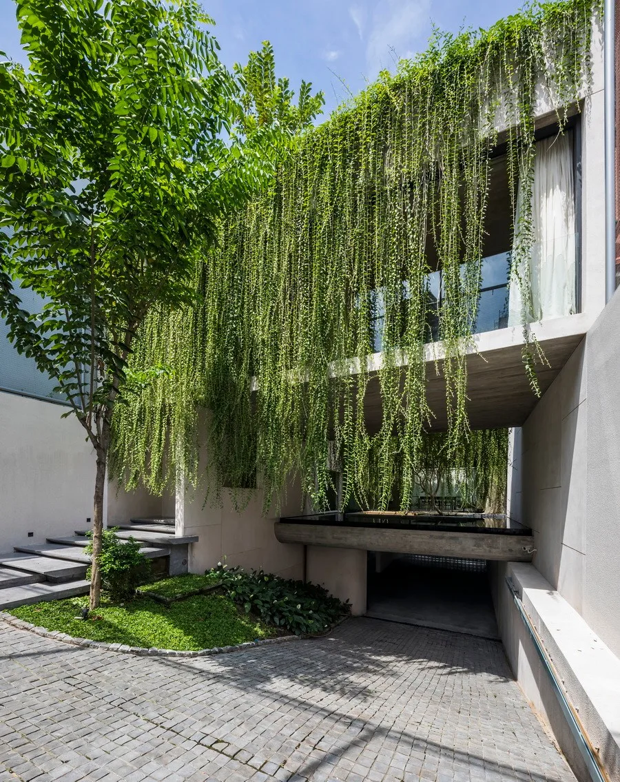 BIM Architecture | Tan Dinh Residence in Vietnam, simply living on the "bridge"/MIA Design Studio