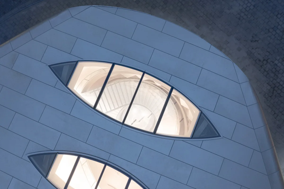 BIM Architecture | Shanghai Hongqiao's First Contemporary Art Museum: A 'Wing' Emerging from the Square Urban Texture / San Yi Design