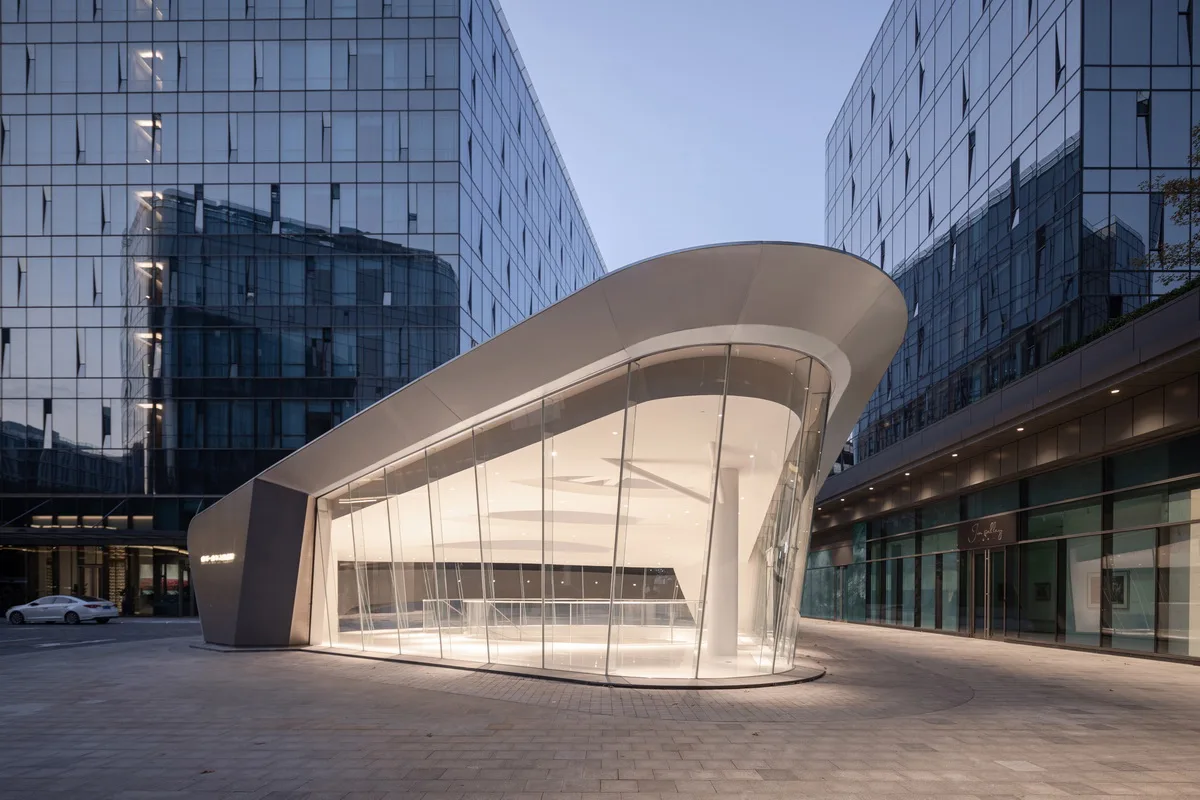 BIM Architecture | Shanghai Hongqiao's First Contemporary Art Museum: A 'Wing' Emerging from the Square Urban Texture / San Yi Design
