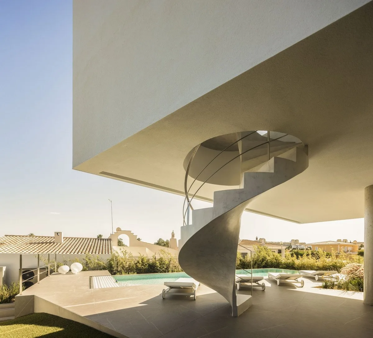BIM Architecture | Dorfler Residential in Portugal, Bold and Elegant Curves/Vitor Vilhena Arquitectura