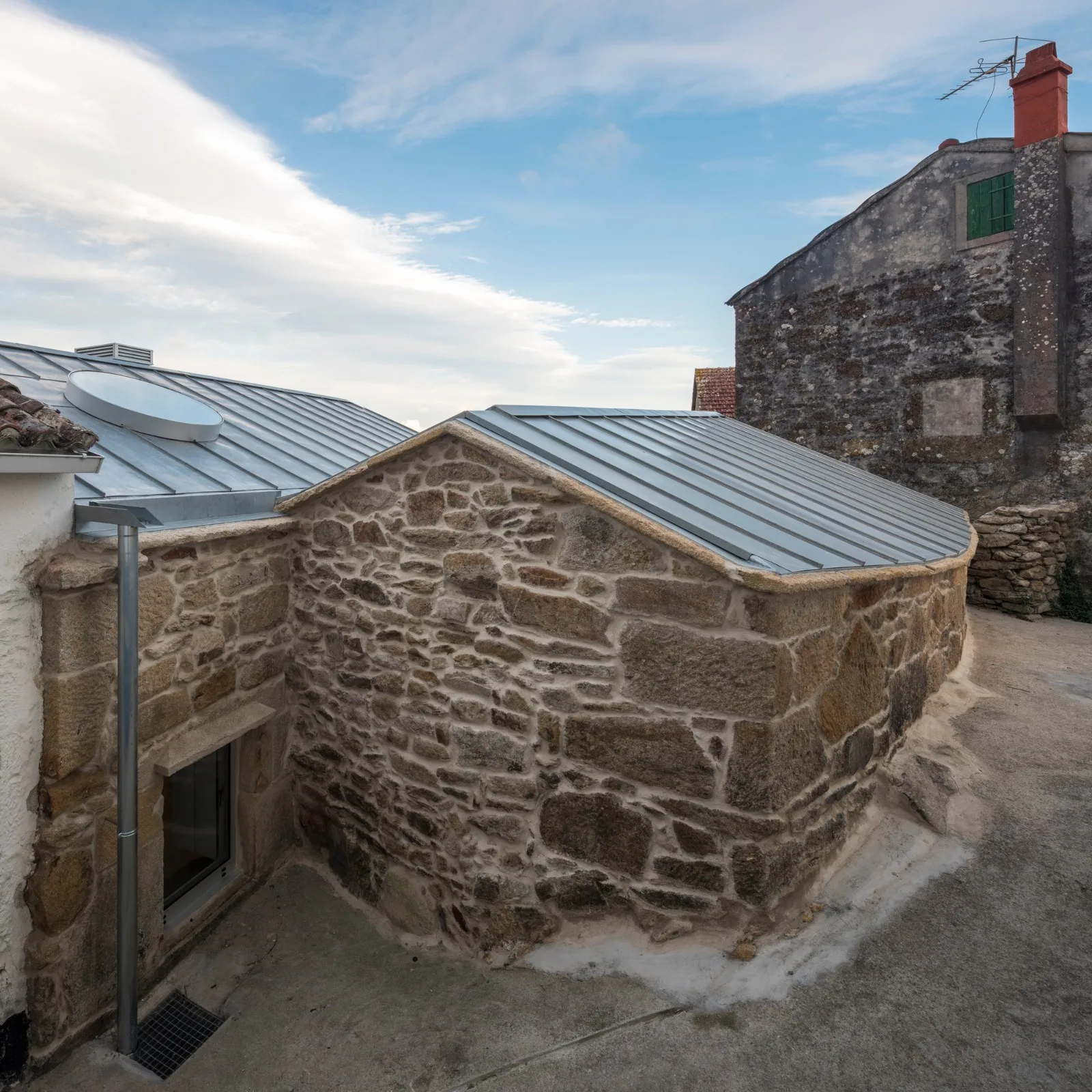 BIM Architecture | Collision of Concrete and Stone | Residential Restoration in Mira Flores, Spain