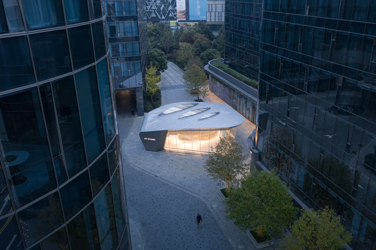 BIM Architecture | Shanghai Hongqiao's First Contemporary Art Museum: A 'Wing' Emerging from the Square Urban Texture / San Yi Design