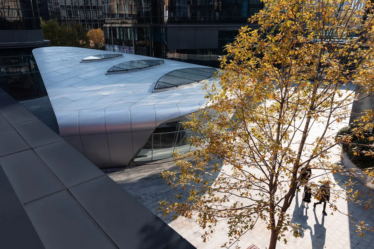 BIM Architecture | Shanghai Hongqiao's First Contemporary Art Museum: A 'Wing' Emerging from the Square Urban Texture / San Yi Design