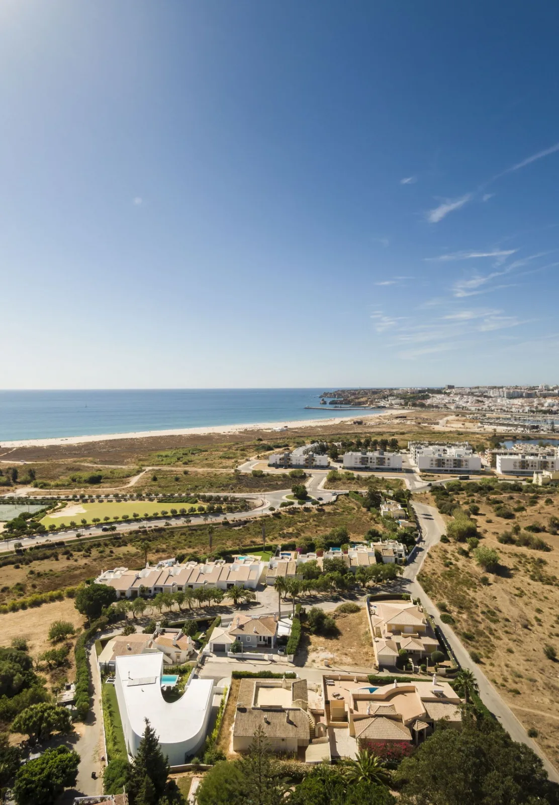 BIM Architecture | Dorfler Residential in Portugal, Bold and Elegant Curves/Vitor Vilhena Arquitectura