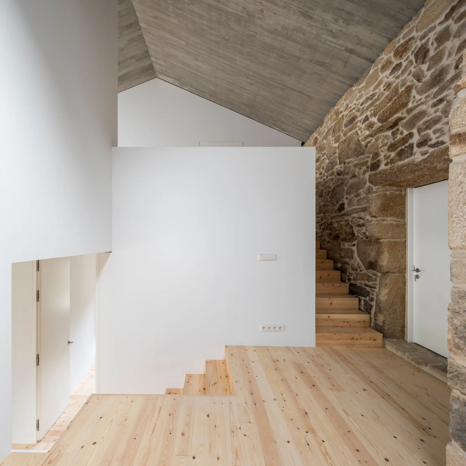 BIM Architecture | Collision of Concrete and Stone | Residential Restoration in Mira Flores, Spain