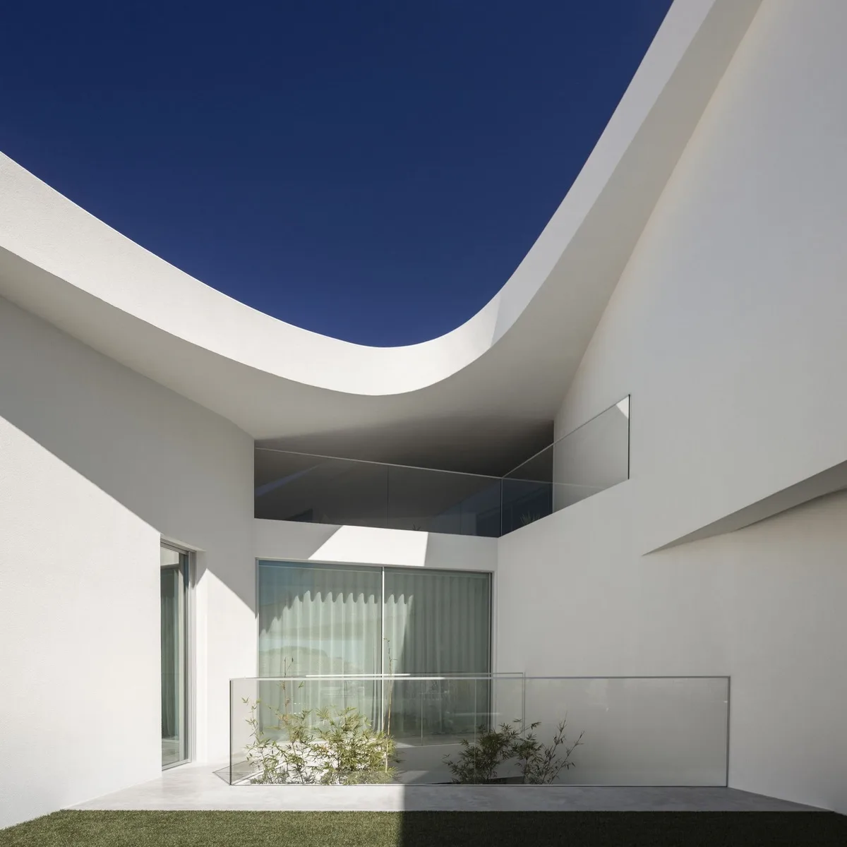 BIM Architecture | Dorfler Residential in Portugal, Bold and Elegant Curves/Vitor Vilhena Arquitectura