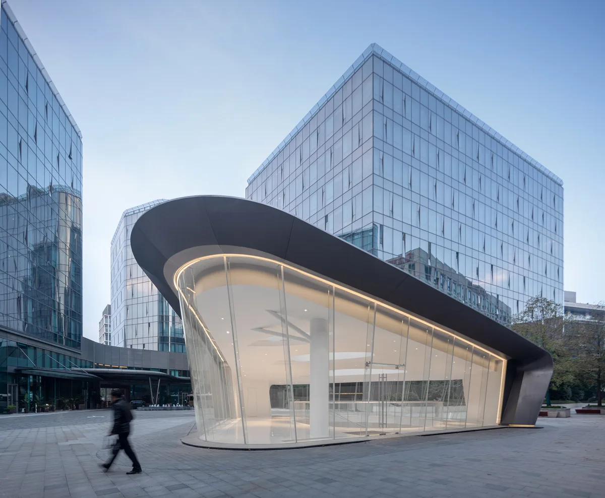 BIM Architecture | Shanghai Hongqiao's First Contemporary Art Museum: A 'Wing' Emerging from the Square Urban Texture / San Yi Design