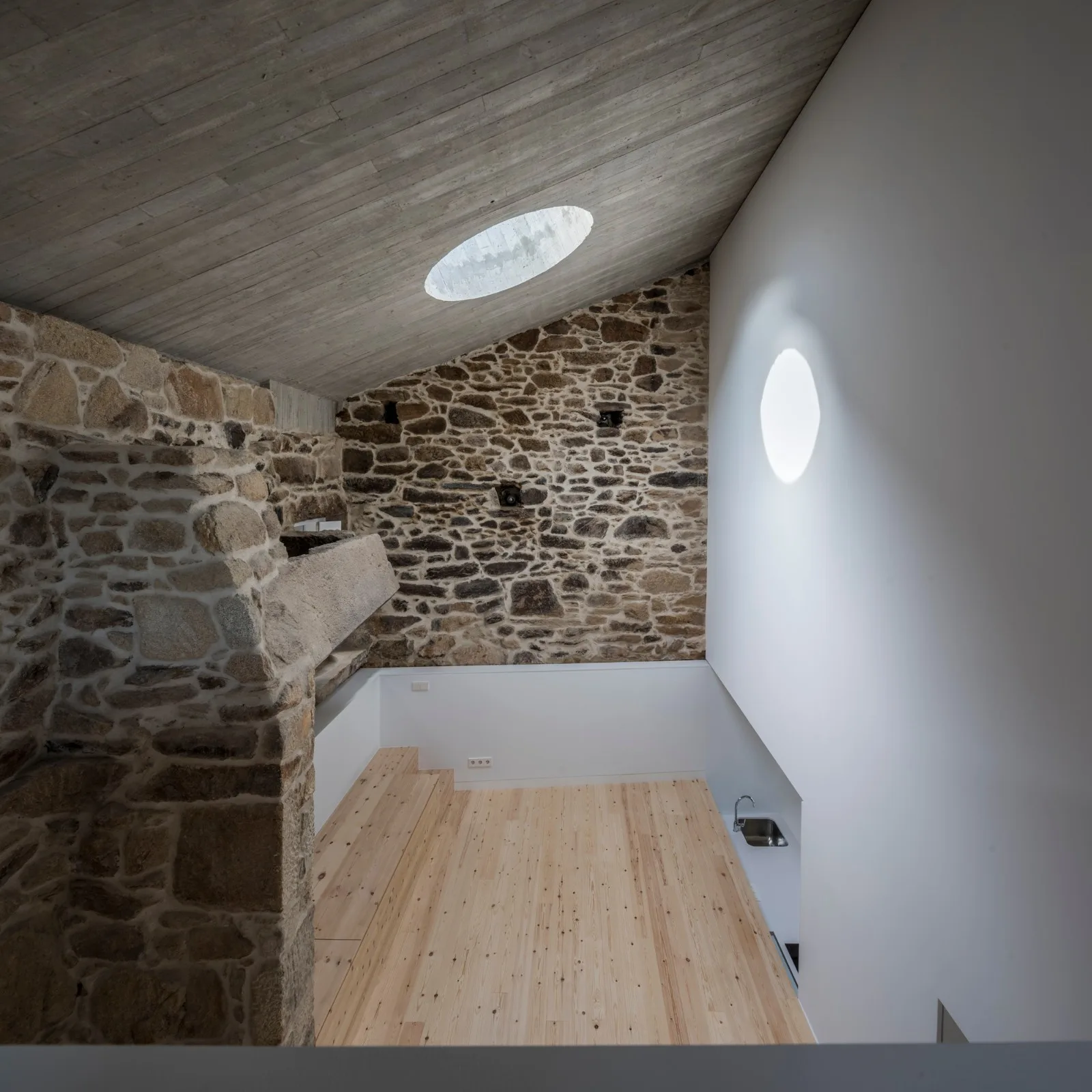 BIM Architecture | Collision of Concrete and Stone | Residential Restoration in Mira Flores, Spain