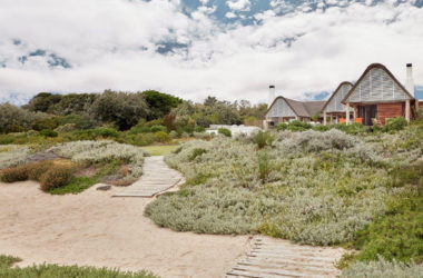 BIM Architecture: South African Rural Vacation Home Featuring Brutalist Design by Bert Pepler Architects-BIM WORLD