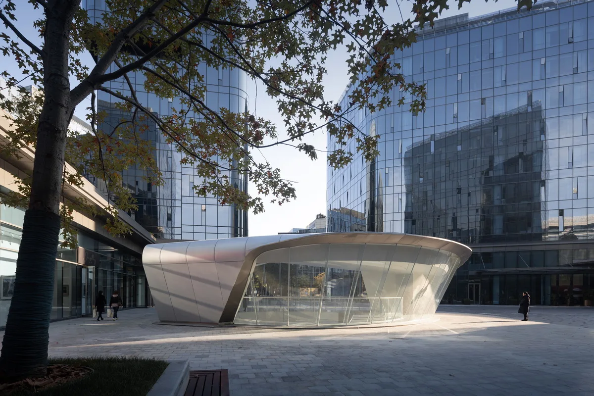 BIM Architecture | Shanghai Hongqiao's First Contemporary Art Museum: A 'Wing' Emerging from the Square Urban Texture / San Yi Design