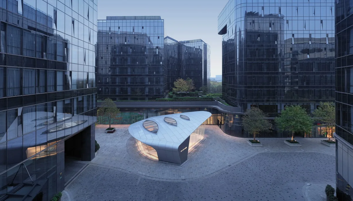 BIM Architecture | Shanghai Hongqiao's First Contemporary Art Museum: A 'Wing' Emerging from the Square Urban Texture / San Yi Design