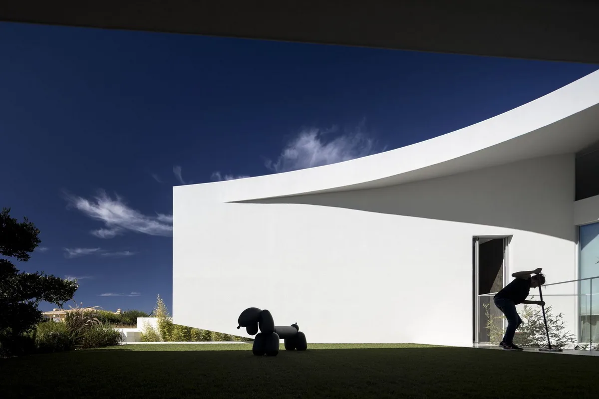 BIM Architecture | Dorfler Residential in Portugal, Bold and Elegant Curves/Vitor Vilhena Arquitectura