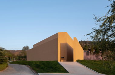 BIM Architecture: Longshan Cemetery Auditorium by Studio 10-BIM WORLD