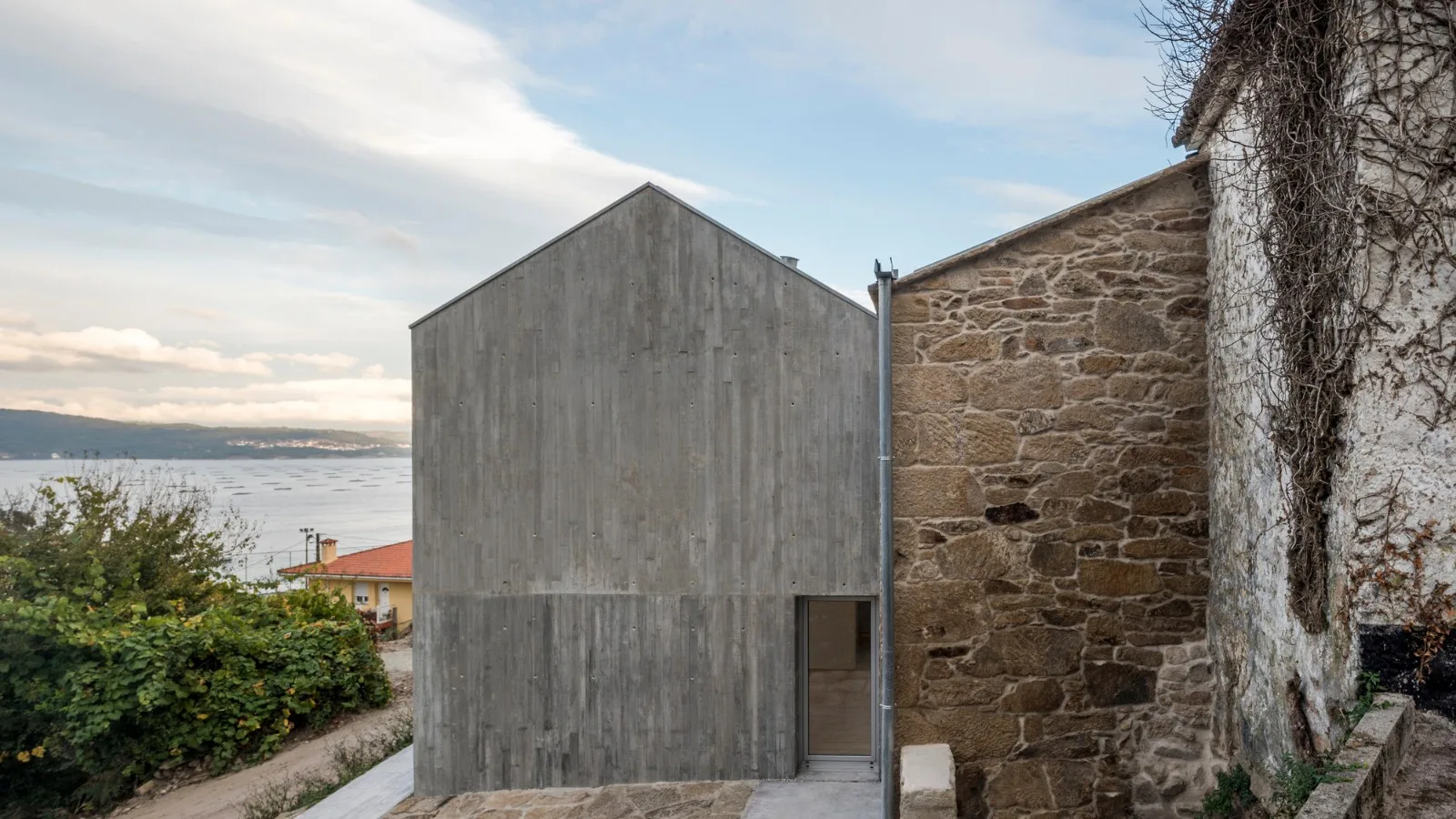 BIM Architecture | Collision of Concrete and Stone | Residential Restoration in Mira Flores, Spain