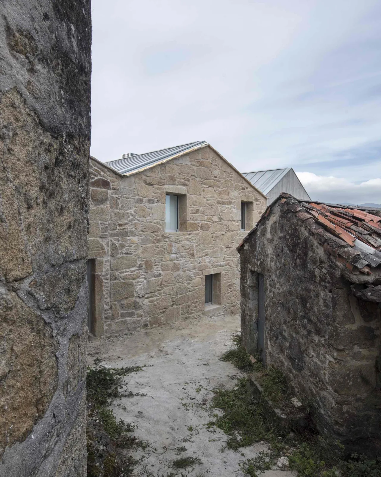 BIM Architecture | Collision of Concrete and Stone | Residential Restoration in Mira Flores, Spain