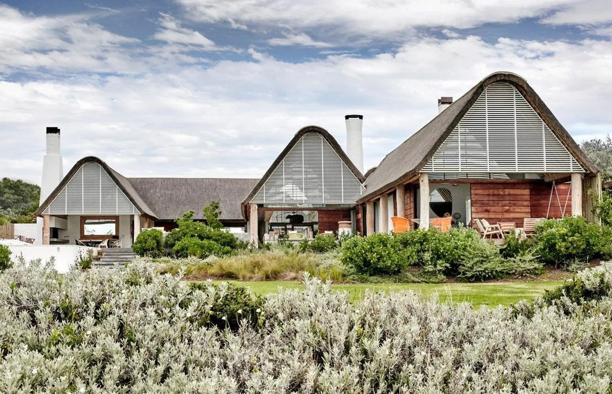 BIM Architecture | South African Rural Vacation Home, Rural Brutalism/Bert Pepler Architects
