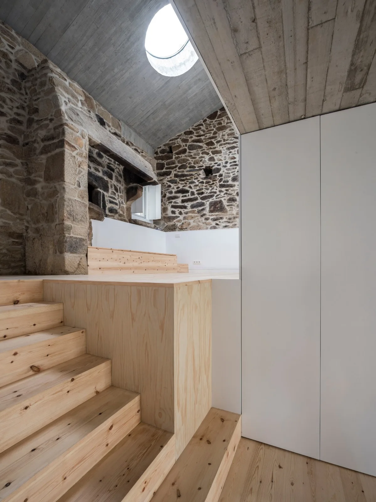 BIM Architecture | Collision of Concrete and Stone | Residential Restoration in Mira Flores, Spain