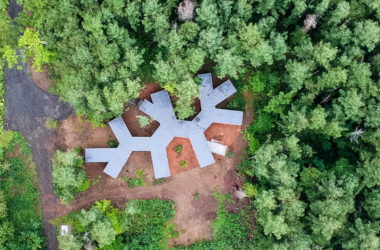 BIM Architecture: Hokkaido Forest Lodge with Extended Structural Elements by Florian Busch Architects-BIM WORLD