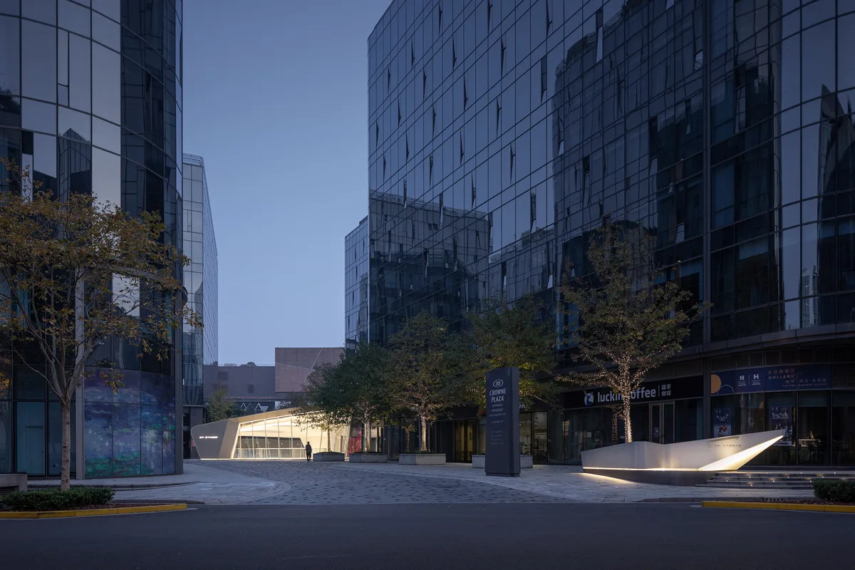 BIM Architecture | Shanghai Hongqiao's First Contemporary Art Museum: A 'Wing' Emerging from the Square Urban Texture / San Yi Design