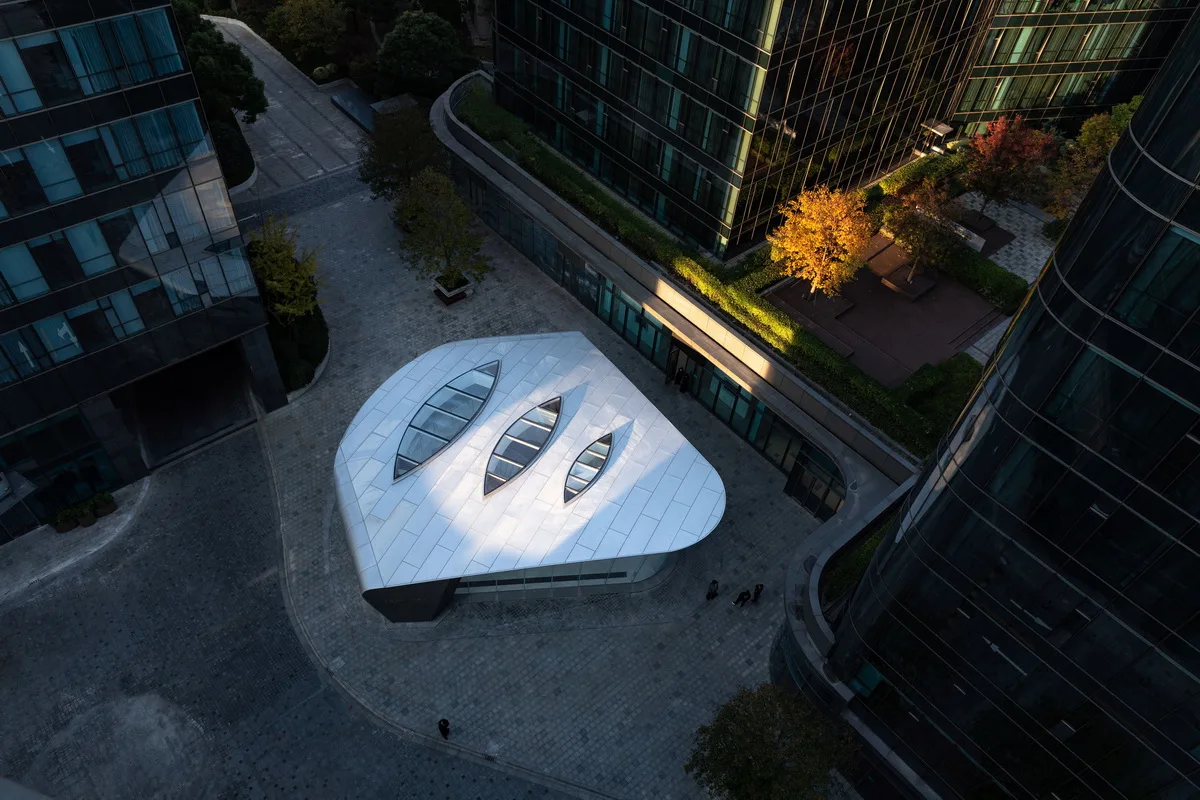 BIM Architecture | Shanghai Hongqiao's First Contemporary Art Museum: A 'Wing' Emerging from the Square Urban Texture / San Yi Design