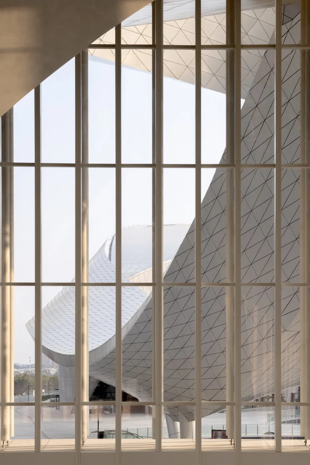 BIM Architecture | Suzhou Bay Grand Theater: 'ribbon' on the bank of Taihu Lake / Christian de Bouzanbach