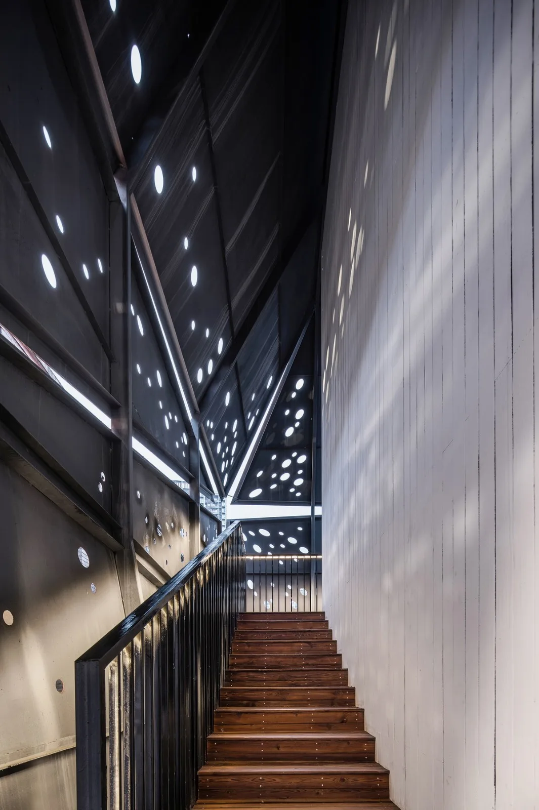 BIM Architecture | Gutenberg Xinghan Bookstore: Creating Scene Space/Untamed Architecture