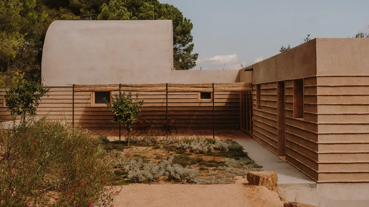 BIM Architecture | Ter Residential in Catalonia: A rustic space created by local ceramic tiles/Mesura