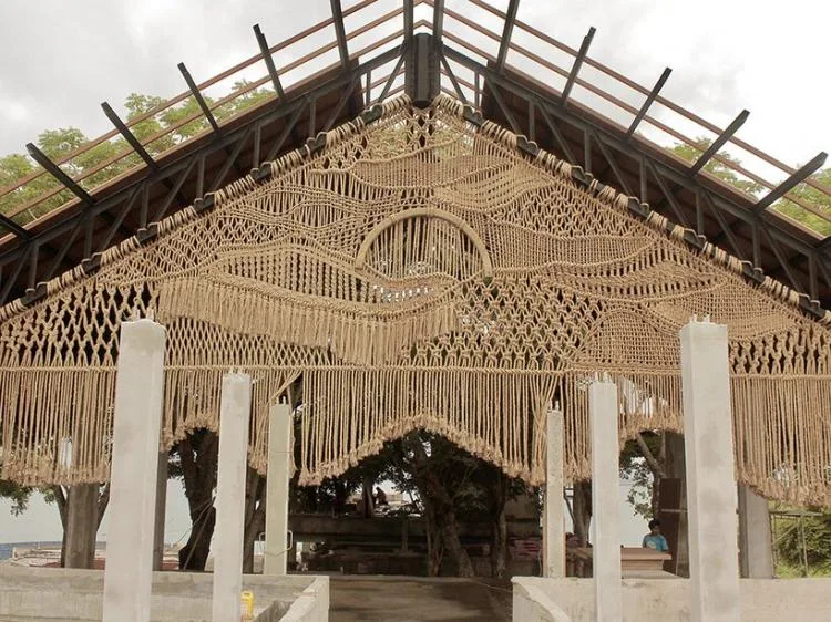 BIM Architecture | Tassel 'Cloak' by the Beach in Bali, the Temperature of Traditional Handicrafts/Agnes Hansella