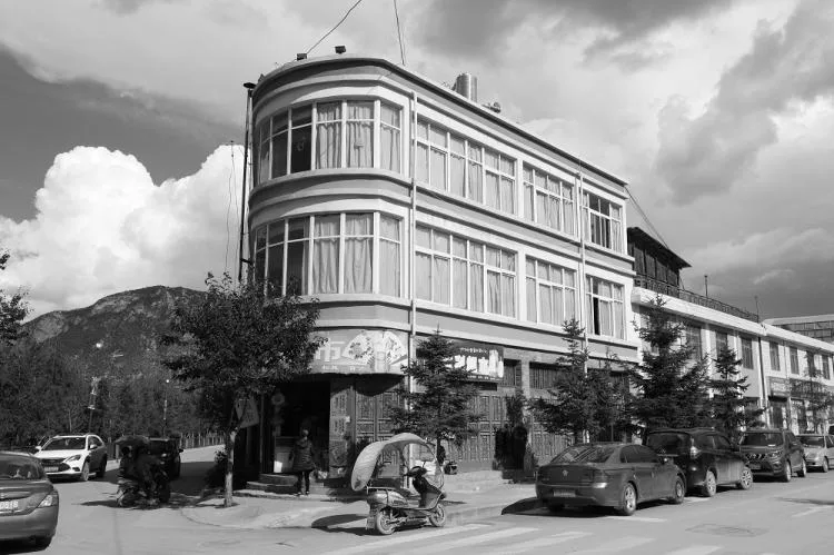 BIM Architecture | Kalakar Tibetan Food Culture Center, Shangri La/Pingjie Design