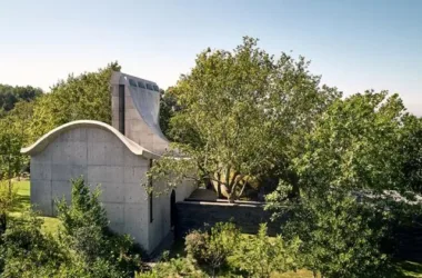 BIM Architecture: A Serene Concrete Chapel by Nicholas Burns, Set Amidst Portugal’s Woods-BIM WORLD