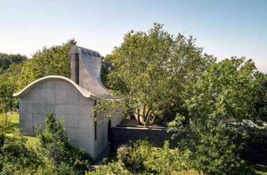 BIM Architecture: A Serene Concrete Chapel by Nicholas Burns, Set Amidst Portugal’s Woods-BIM WORLD