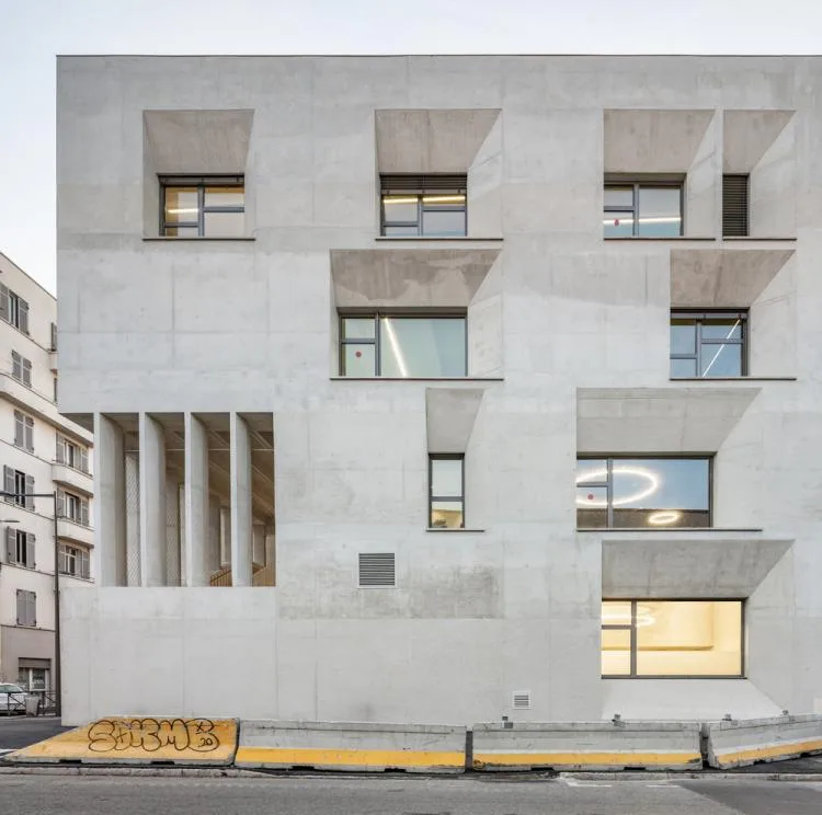 BIM Architecture | Antoine de Ruffi, Marseille Mineral Primary School, with a sculptural exterior that hides warmth and comfort beneath