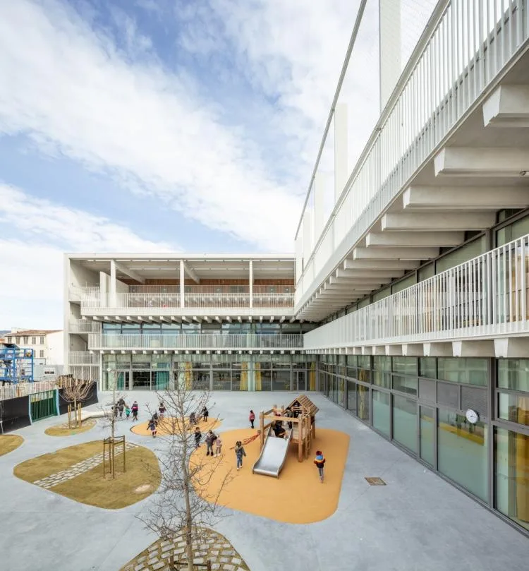 BIM Architecture | Antoine de Ruffi, Marseille Mineral Primary School, with a sculptural exterior that hides warmth and comfort beneath