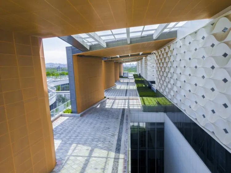 BIM Architecture | Huqiu Mountain, North of New City: Jinchang New City Sports Center/Zhongheng Design Group