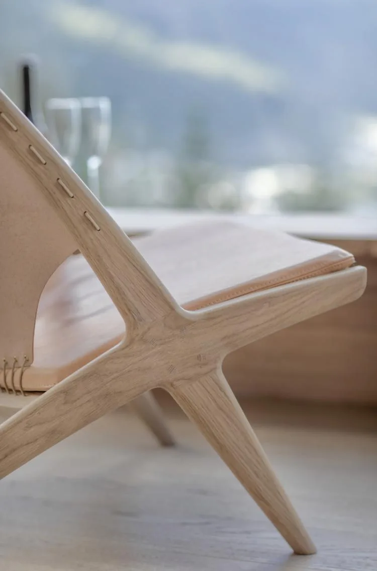 BIM Architecture | Norwegian 'Bird's Nest' style hut, supported by a tree trunk for a 15 ㎡ space/Helen& Hard