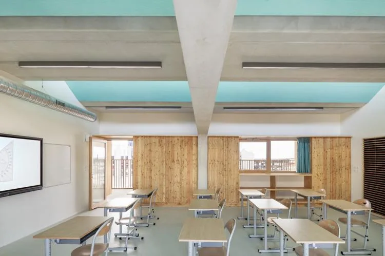 BIM Architecture | Antoine de Ruffi, Marseille Mineral Primary School, with a sculptural exterior that hides warmth and comfort beneath