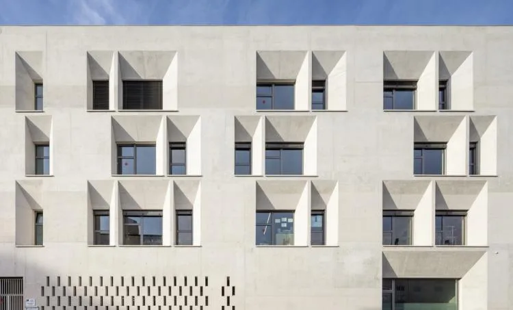 BIM Architecture | Antoine de Ruffi, Marseille Mineral Primary School, with a sculptural exterior that hides warmth and comfort beneath