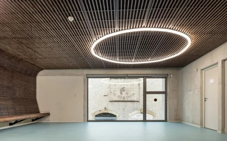 BIM Architecture | Antoine de Ruffi, Marseille Mineral Primary School, with a sculptural exterior that hides warmth and comfort beneath