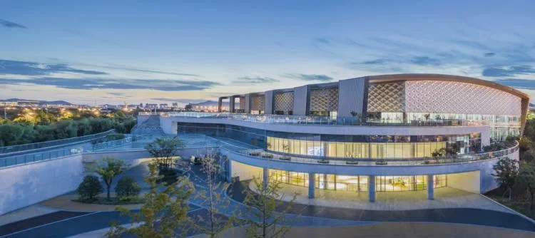 BIM Architecture | Huqiu Mountain, North of New City: Jinchang New City Sports Center/Zhongheng Design Group