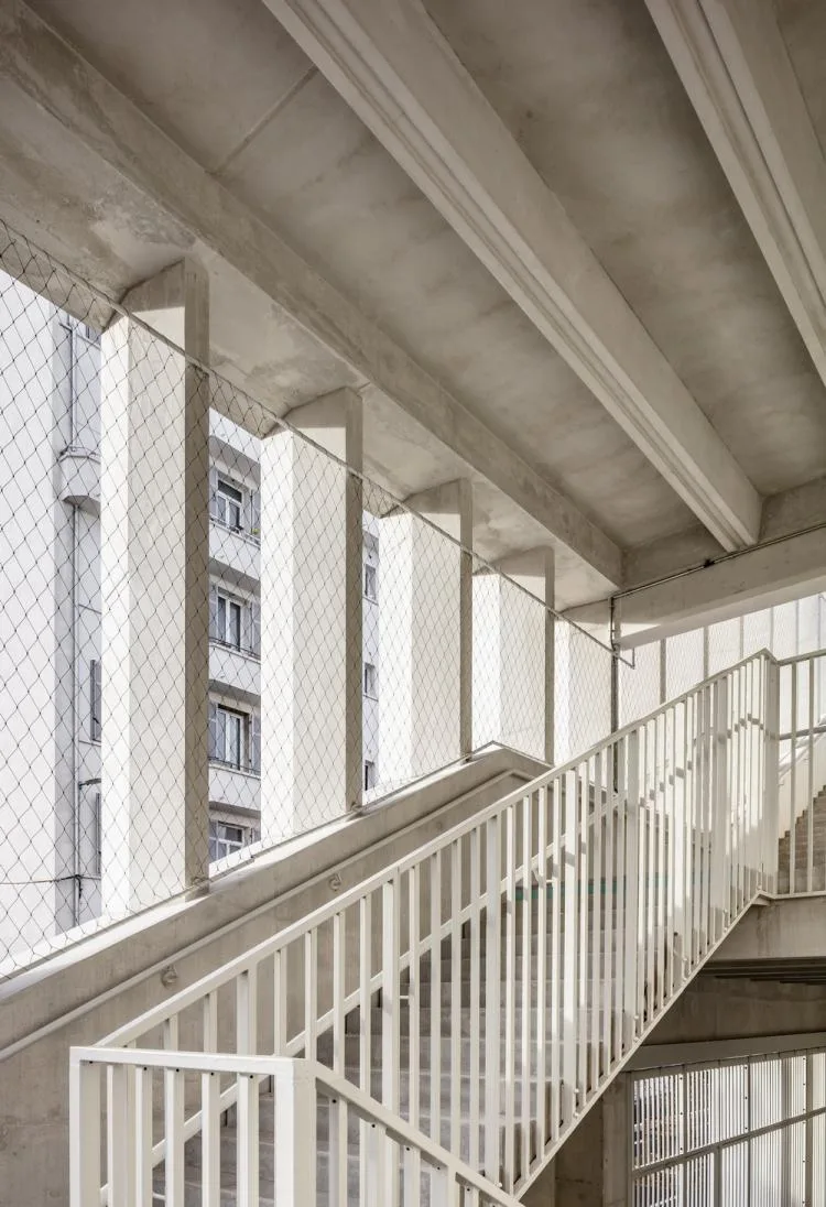 BIM Architecture | Antoine de Ruffi, Marseille Mineral Primary School, with a sculptural exterior that hides warmth and comfort beneath