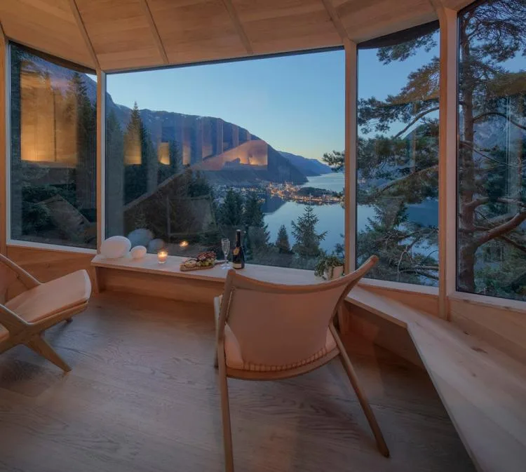 BIM Architecture | Norwegian 'Bird's Nest' style hut, supported by a tree trunk for a 15 ㎡ space/Helen& Hard