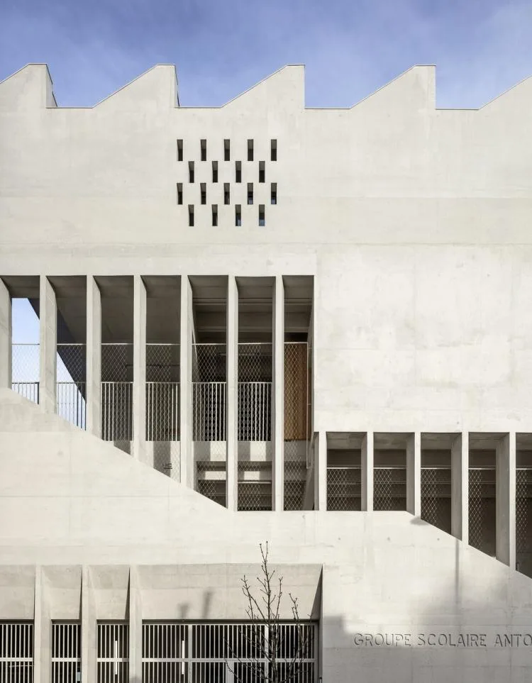 BIM Architecture | Antoine de Ruffi, Marseille Mineral Primary School, with a sculptural exterior that hides warmth and comfort beneath