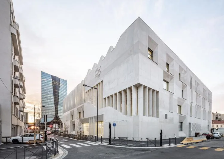 BIM Architecture | Antoine de Ruffi, Marseille Mineral Primary School, with a sculptural exterior that hides warmth and comfort beneath