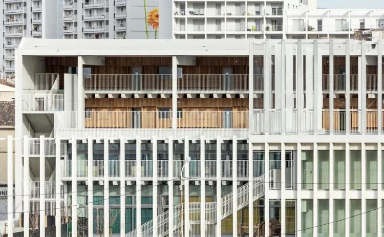 BIM Architecture | Antoine de Ruffi, Marseille Mineral Primary School, with a sculptural exterior that hides warmth and comfort beneath