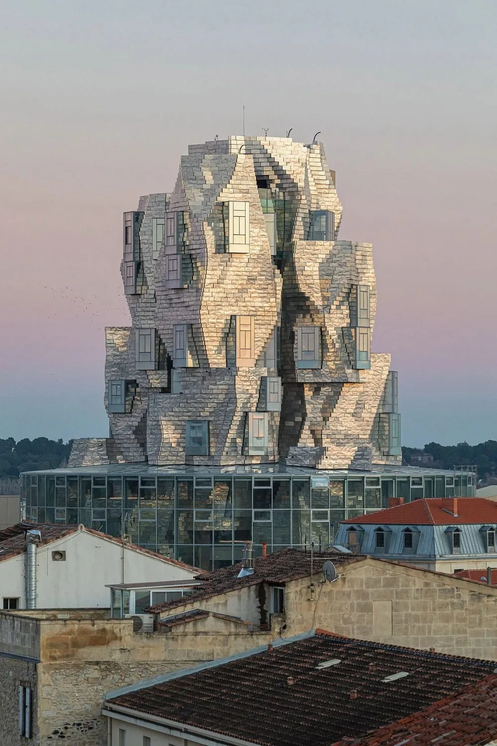 BIM Architecture | Frank Gehry's New Work Unveils: A New Landmark with Stainless Steel Cladding